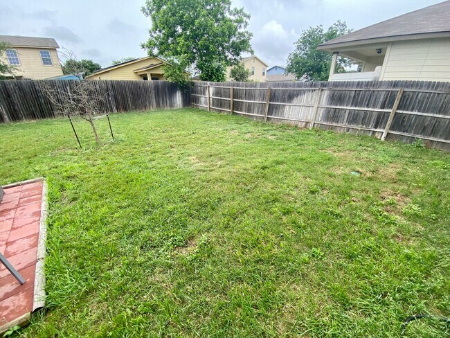 Building Photo - Welcome to This 5BR/ 2.5 BA w/ GameRoom Move-in Ready Home ~ Conveniently Located to RAFB/Ft Sam!