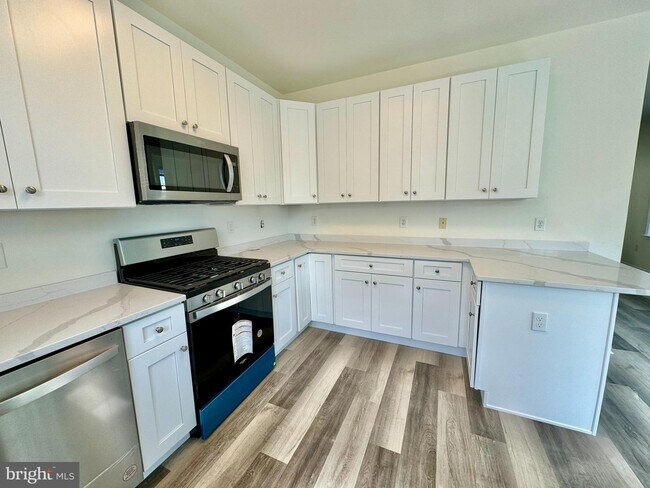 Building Photo - 921 Timberlake Dr