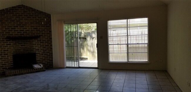 Building Photo - 10822 Lynbrook Dr