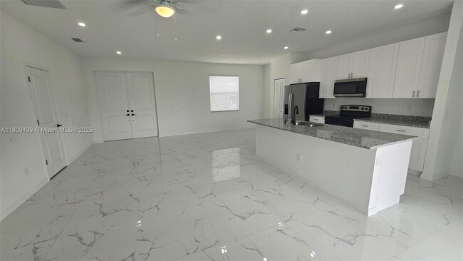 Building Photo - 2809 64