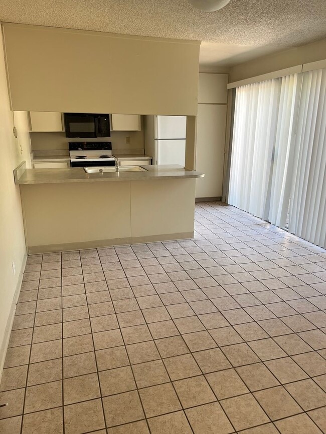 Building Photo - 3-Bedroom, 2-Bath Home in North Davis near Park and Greenbelt-$500 Off 1st Month's Rent