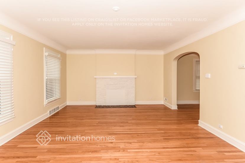 Building Photo - 9201 S Claremont Ave
