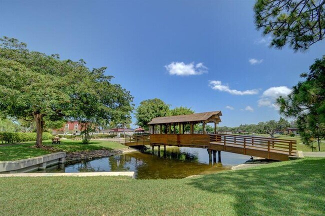 Building Photo - 448 Franconia Cir