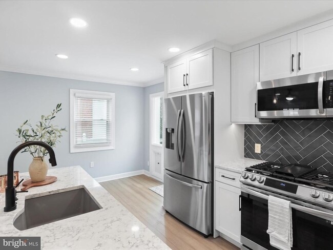 Building Photo - 2203 Arlington Terrace