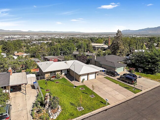 Building Photo - Updated Home in North Salt Lake with Great Views!