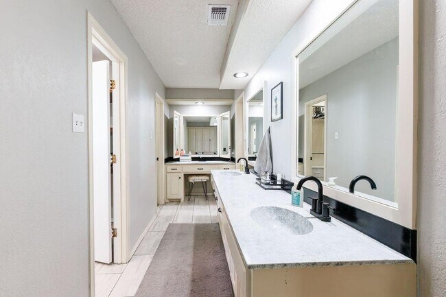 Building Photo - 5526 75th St