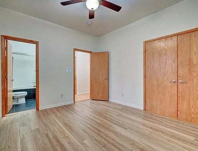 Building Photo - 520 W Olney Rd