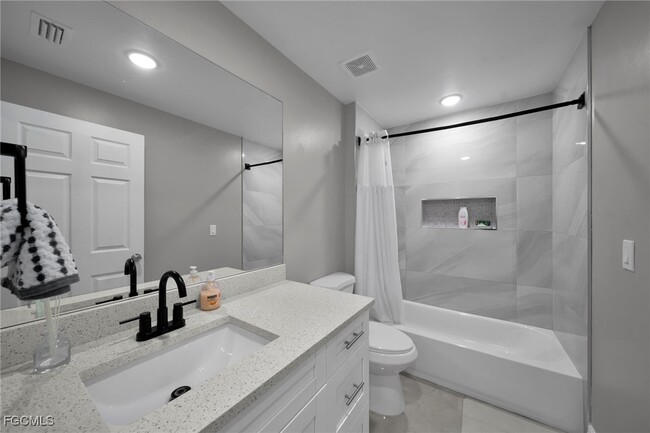 Building Photo - 1006 Albert Ave