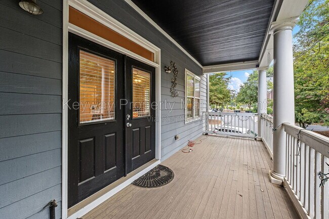 Building Photo - 321 Landing Dr