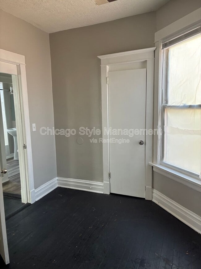 Building Photo - 6952 S Ada St