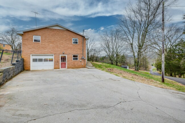 Building Photo - 134 Howes Chapel Rd