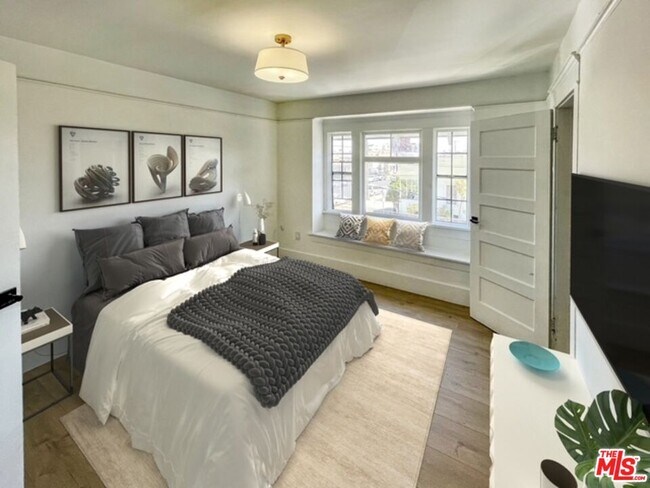 Building Photo - 1157 Irolo St