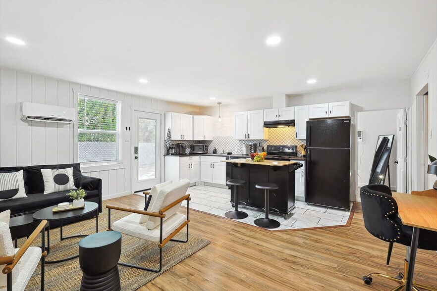 Building Photo - 329 Blandin St