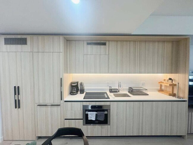 Building Photo - 225 N Miami Ave