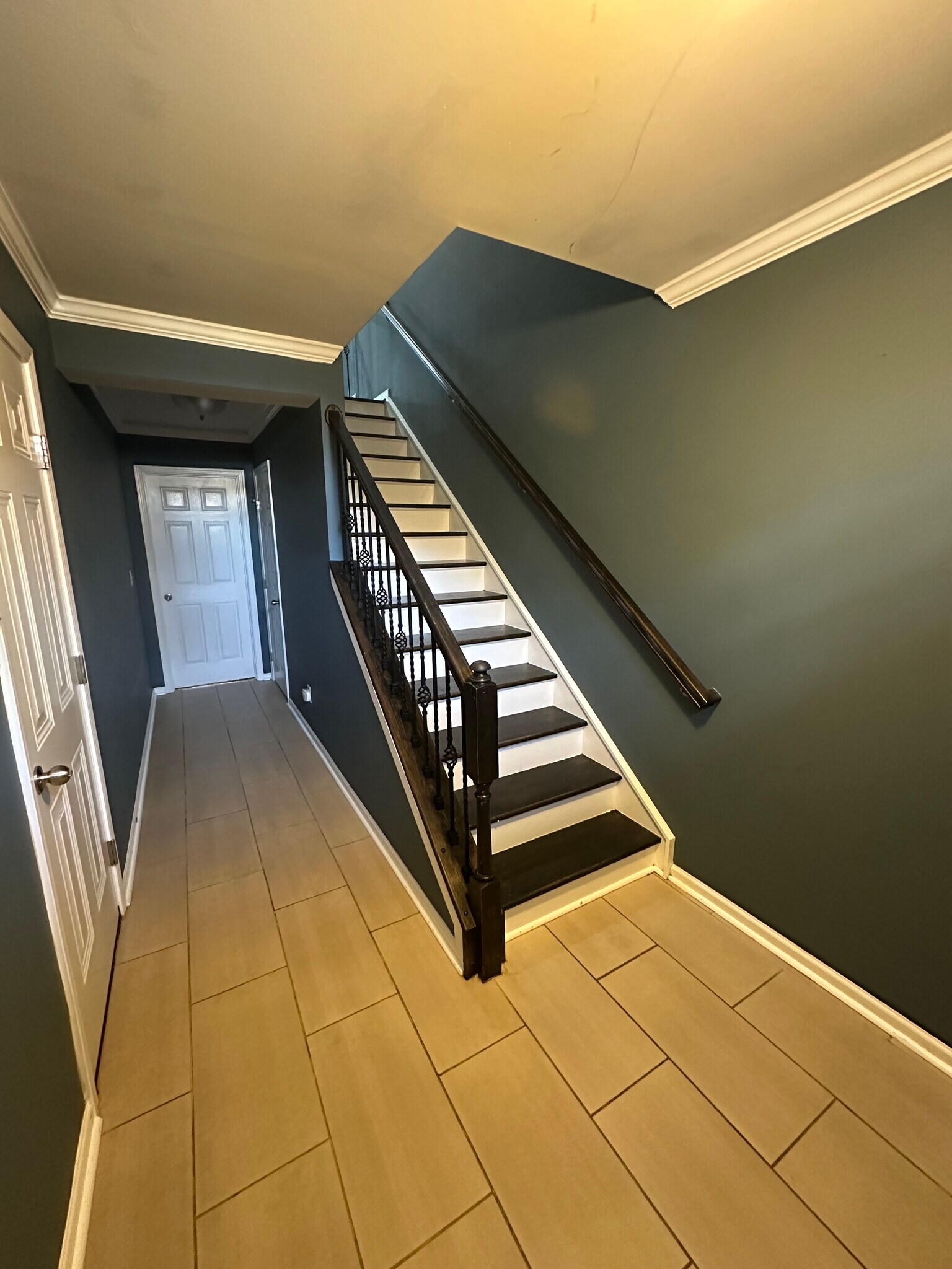 Building Photo - 239 Lincoln St