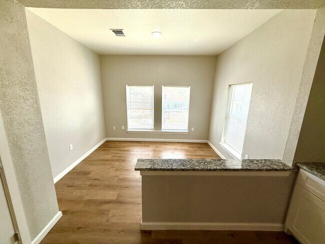 Building Photo - 2422 W Commerce St