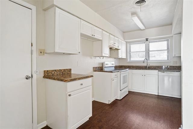 Building Photo - 8108 Redwood Dr