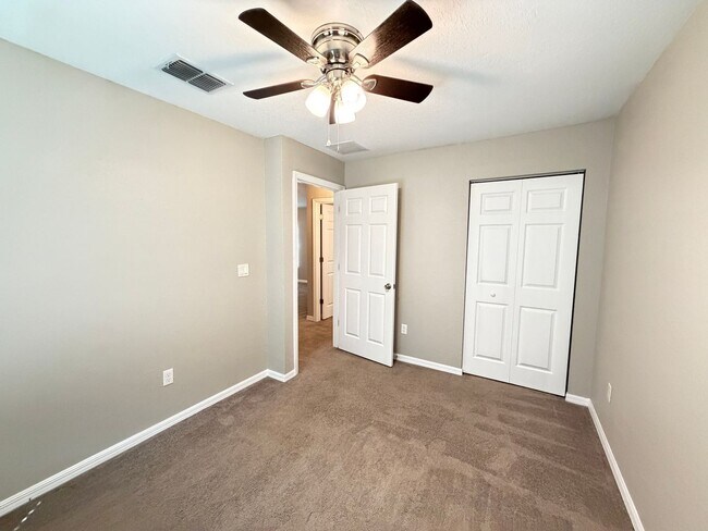 Building Photo - AWESOME 3 BD/2BA Home in Beautiful Ocala!!!