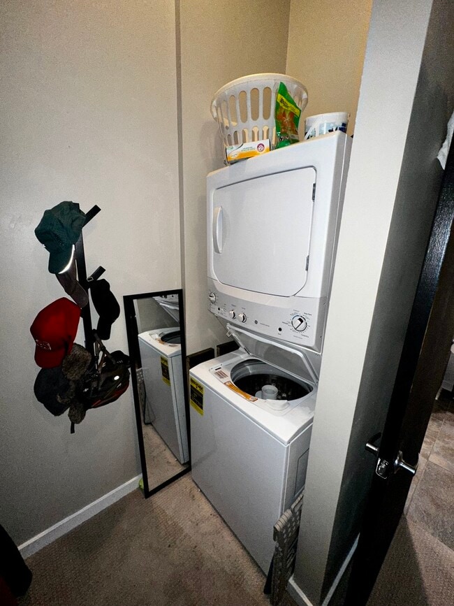 Building Photo - 2125 Southend Dr