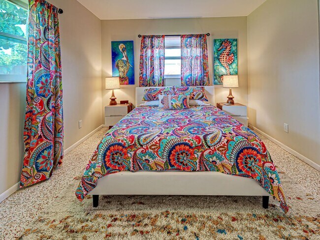 Building Photo - Seasonal Rental Near Venice – Pet-Friendly...