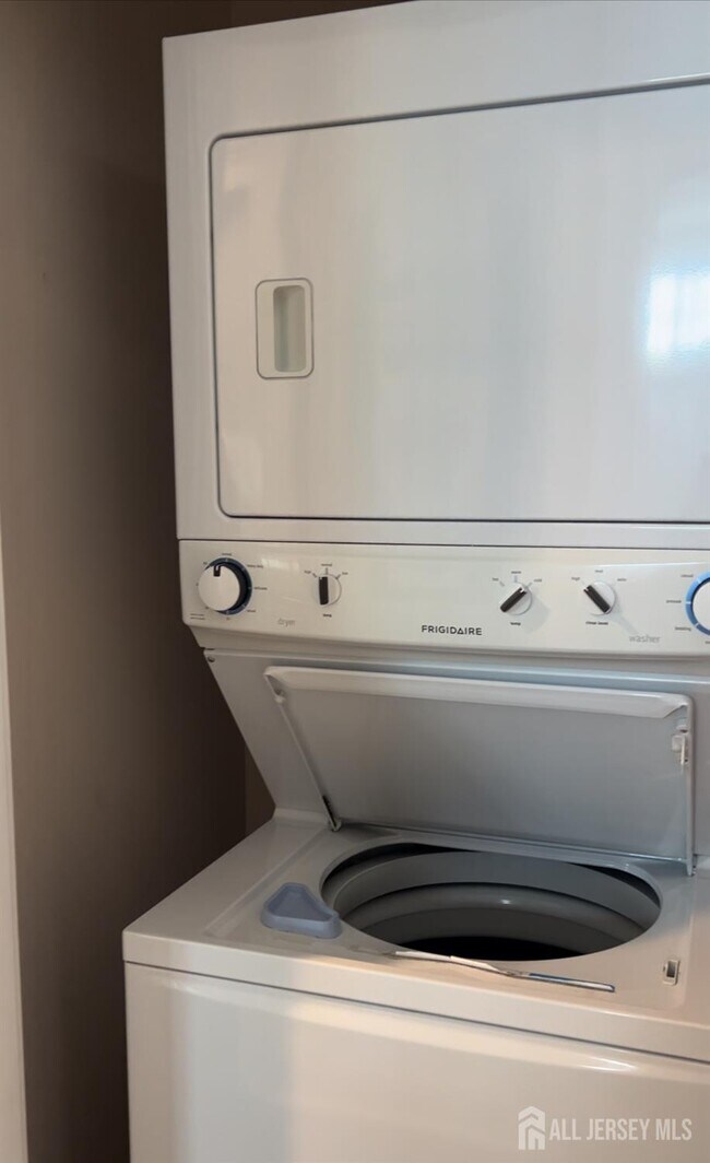 Building Photo - 312 St Louis Ave