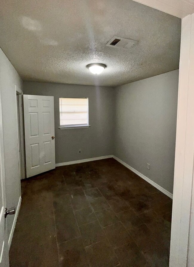 Building Photo - Gulfport 5 Bedroom