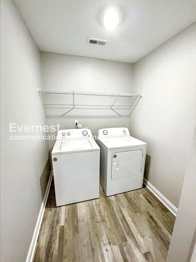 Building Photo - 1101 Cardinal Crk Dr