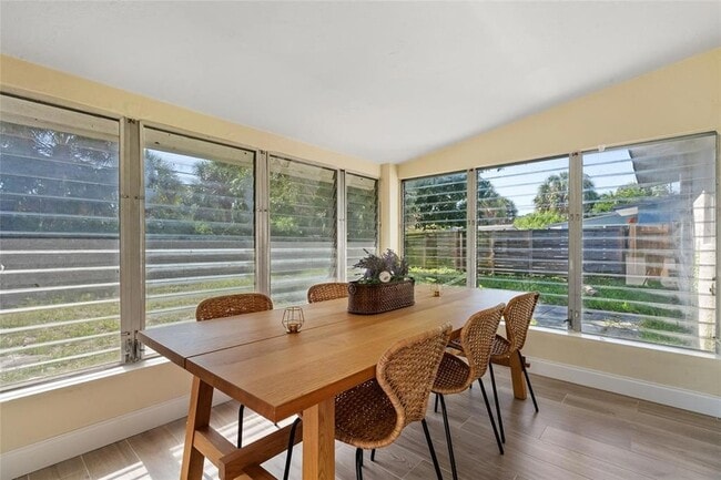 Building Photo - 20 NE 17th Ave