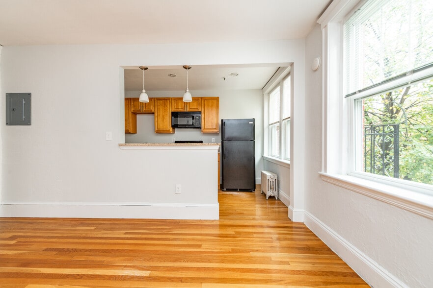 Building Photo - 286 Chestnut Hill Ave