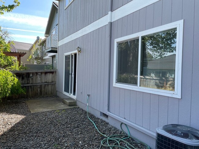 Building Photo - Beautiful 3 Bed, 2.5 Bath Home for Rent – Bright & Spacious in a Great Neighborhood