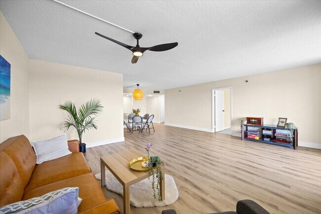 Building Photo - 3100 W Rolling Hills Cir