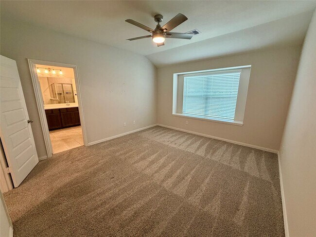 Building Photo - 27970 Western Crk Ct