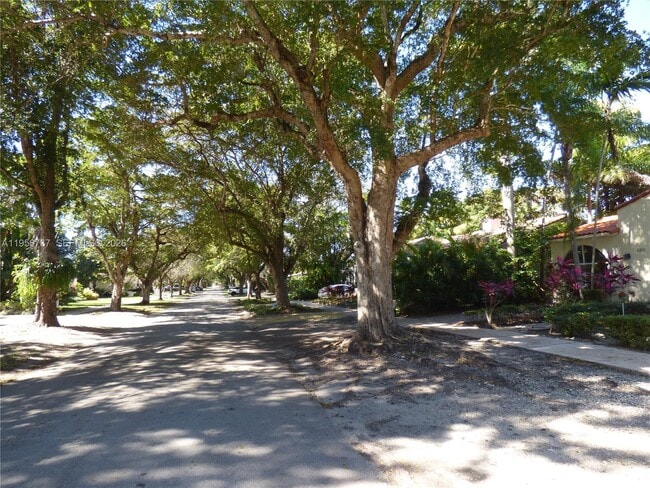 Building Photo - 409 Marmore Ave