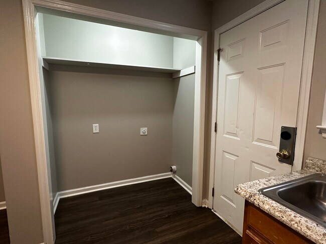 Building Photo - 1998 Wrightsboro Rd