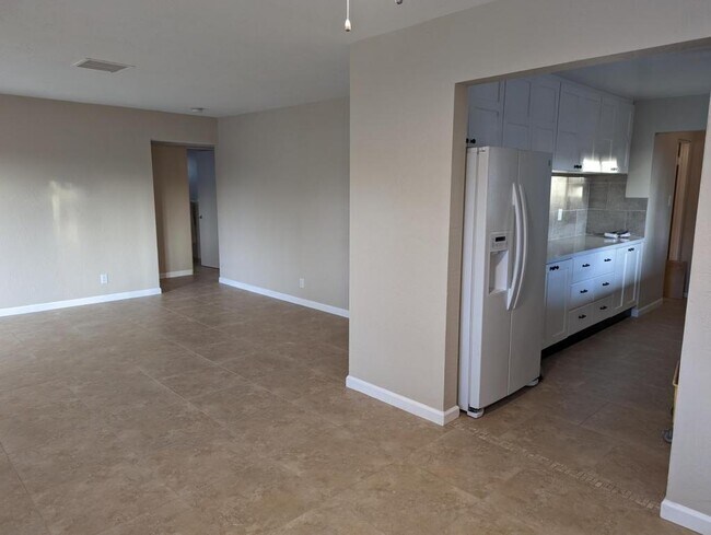 Building Photo - 1343 E Osborn Rd