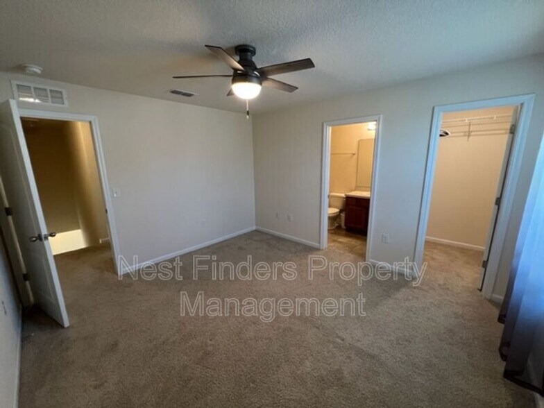 Building Photo - 726 Servia Dr