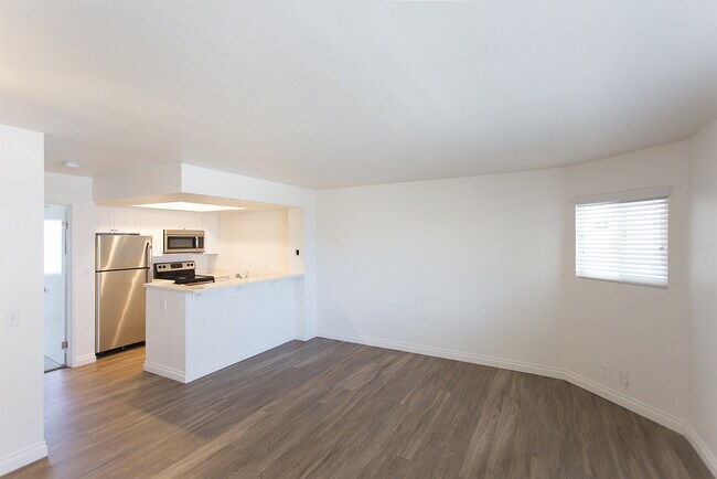 Building Photo - 1 Bed/1 Bath with Breathtaking Views | A Seacoast Drive Gem in Imperial Beach!