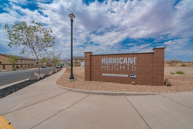 Building Photo - 4 Bedroom, 2.5 Bathroom Townhome in Hurric...