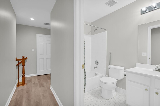 Building Photo - 104 Pebble Brook Dr