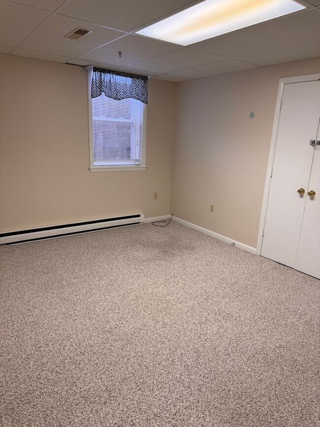 Building Photo - 5 Bedroom || 3 Bathroom Home with All Util...