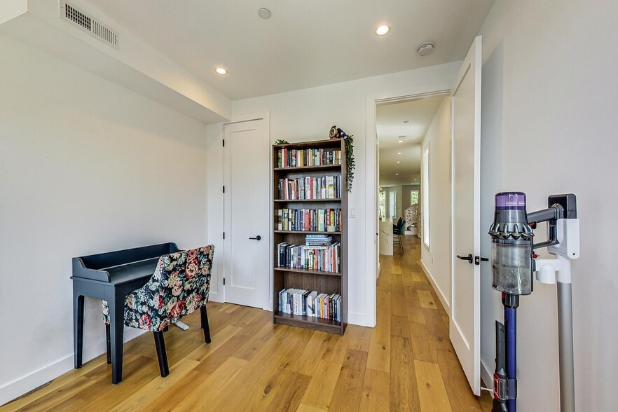 Building Photo - 25 U St NE