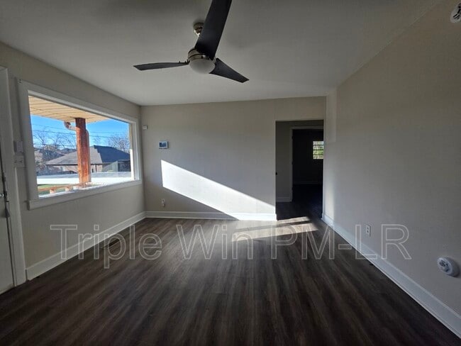 Building Photo - 16 Hum Rd