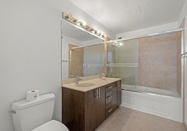 Building Photo - 235 W Van Buren St