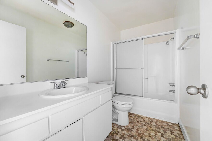 Building Photo - 3415 McLaughlin Ave