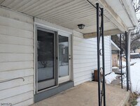 Building Photo - 596 S Main St