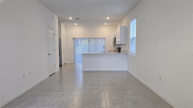 Building Photo - 3004 Skyline Lp