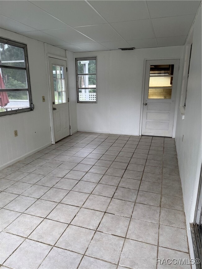 Building Photo - 6106 E Calico Ln