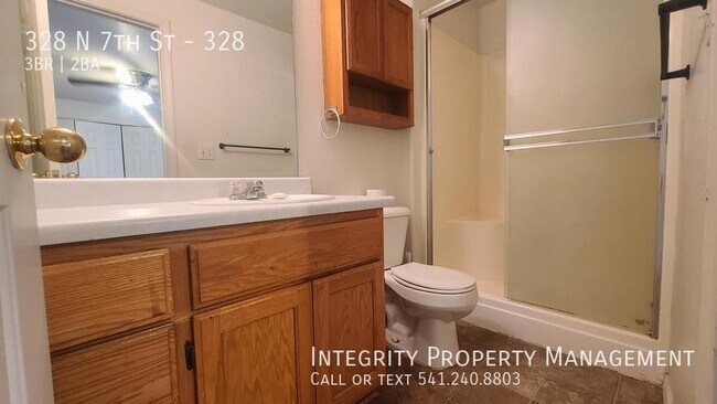 Building Photo - 328 N 7th St