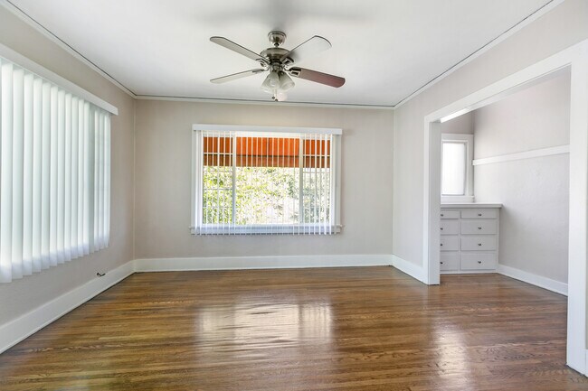 Living room area - 295 N Hudson Ave