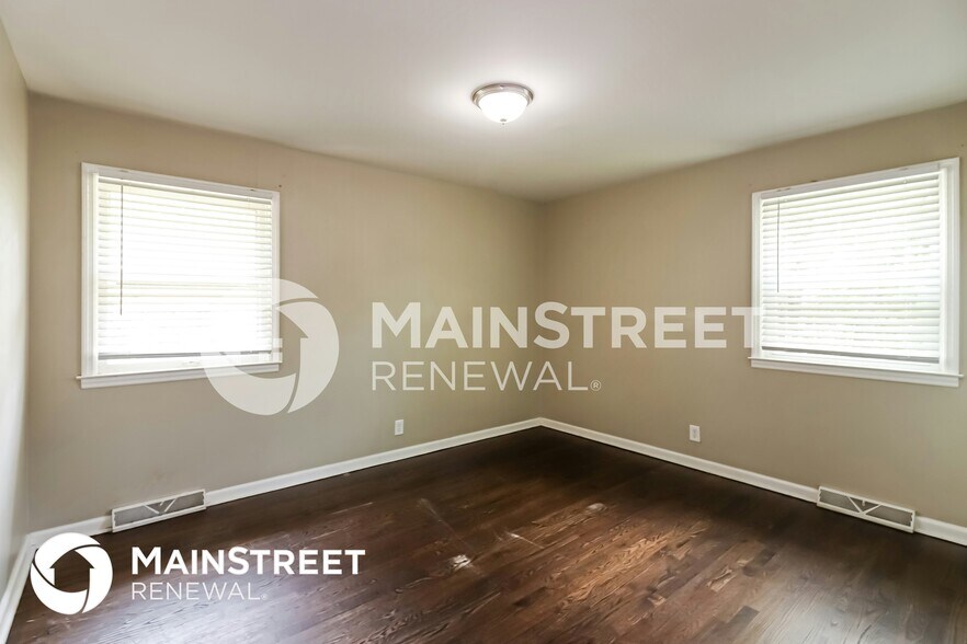 Building Photo - 7200 Willow Ave